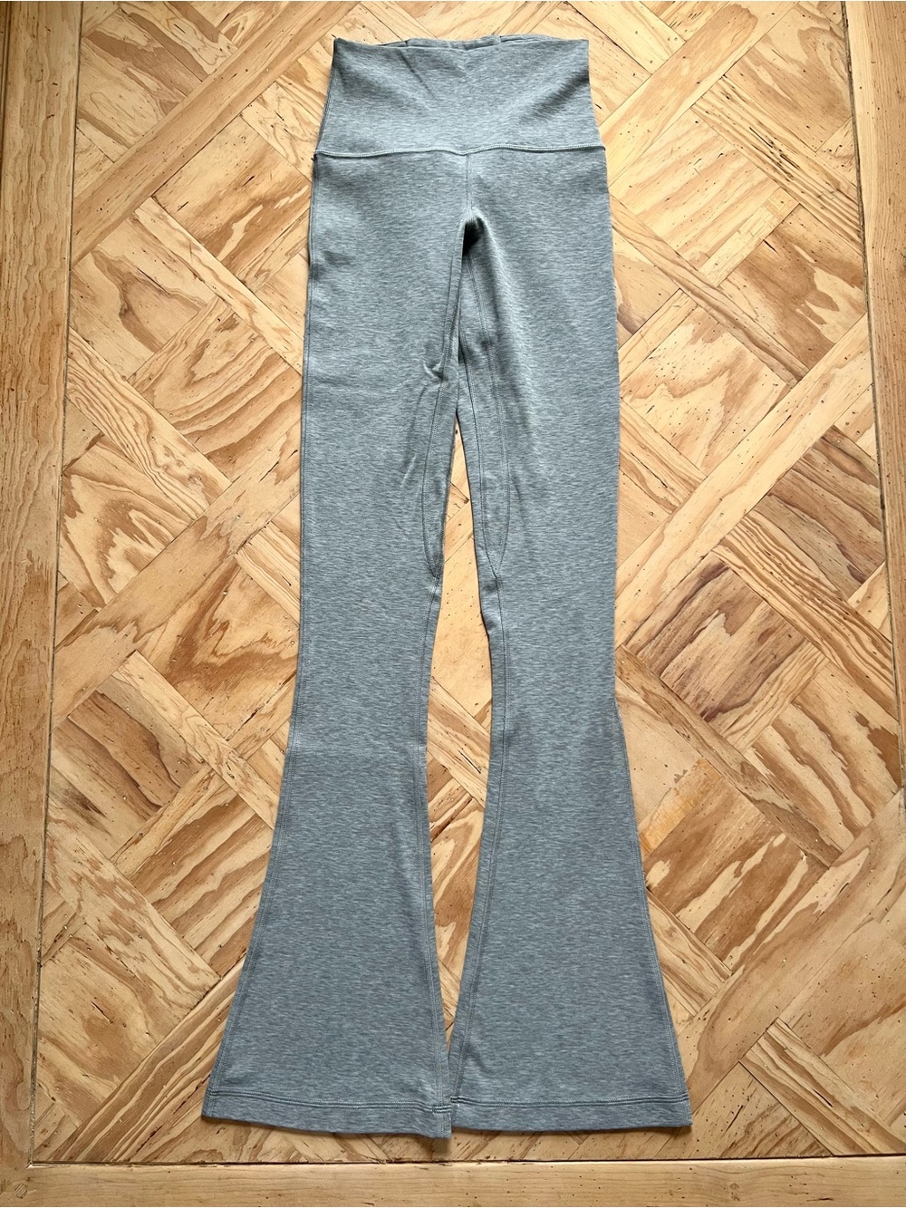 lululemon Align High-Rise Mini-Flare Pant
Regular Light Grey